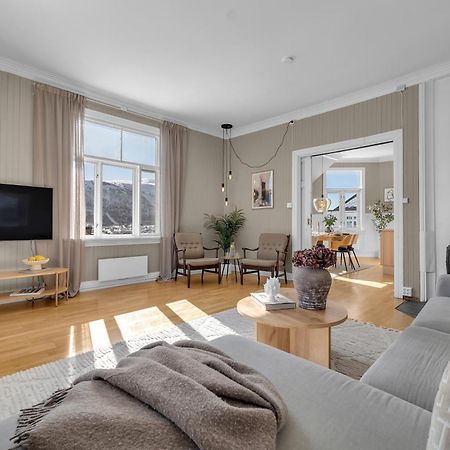 Lovely City Center Apartment With Amazing Views And Free Parking! トロムソ エクステリア 写真