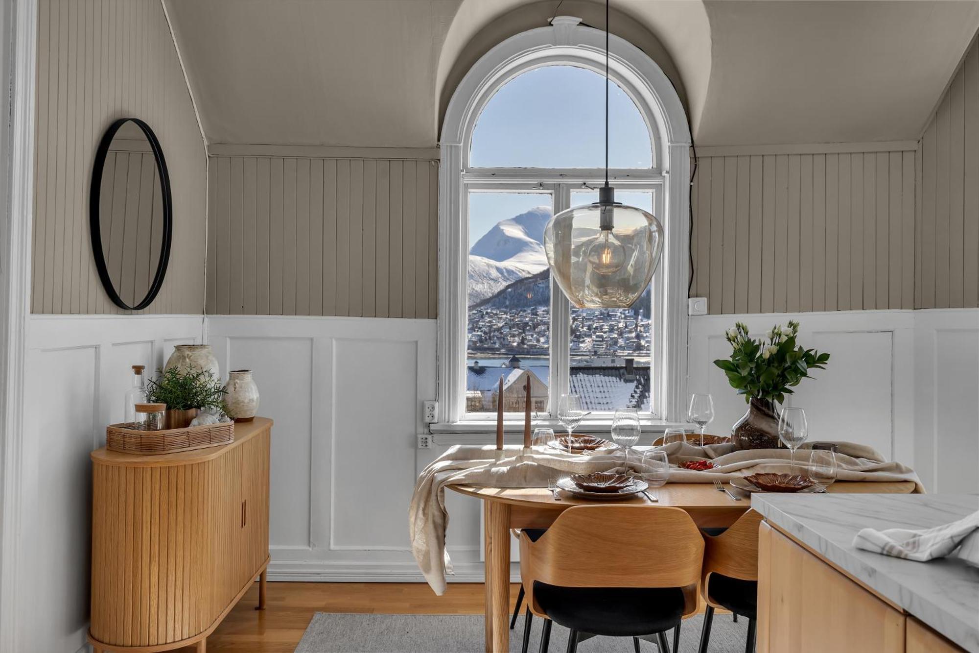Lovely City Center Apartment With Amazing Views And Free Parking! トロムソ エクステリア 写真