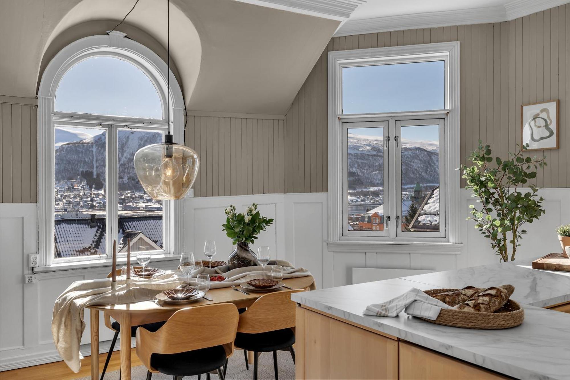 Lovely City Center Apartment With Amazing Views And Free Parking! トロムソ エクステリア 写真